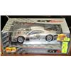 Image 1 : 1:18 DIE CAST MERCEDES CLK-GTR SILVER.