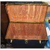 Image 2 : LARGE STEAMER TRUNK 32"X17"X26"H