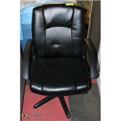 BLACK LEATHERETTE SWIVEL OFFICE CHAIR, NO CASTORS