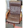 Image 1 : BROWN LEATHER AND WOOD OFFICE CHAIR