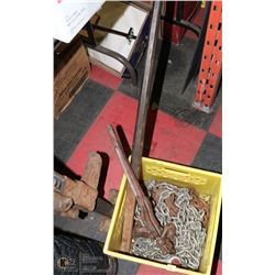 CRATE WITH BOOMERS AND CRANES DROP BAR