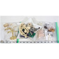 LOT WITH CERAMIC STAR DISH WITH FASHION JEWELLERY