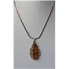 Image 2 : 10KT Yellow Gold Chain and Amber Pendant