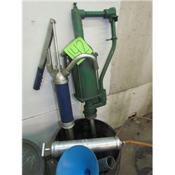 Oil pumps and oil suction gun