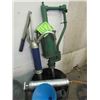 Image 1 : Oil pumps and oil suction gun