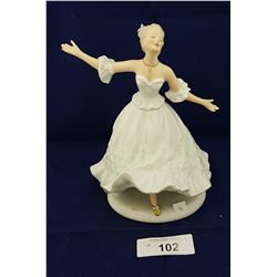 GERMAN PORCELAIN FIGURINE