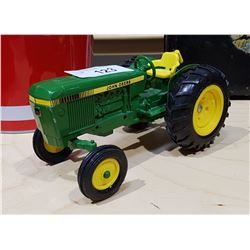 DIE CAST JOHN DEERE TRACTOR