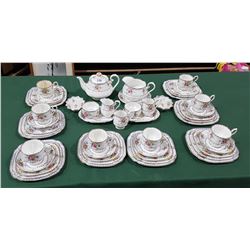 ROYAL ALBERT PETIT POINT 50PC LUNCHEON CHINA SET