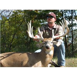 3-Day/4-Night Missouri Whitetail Hunt for 1 Hunter at NFL Legend, Adam Vinatieri’s Record Breaking R
