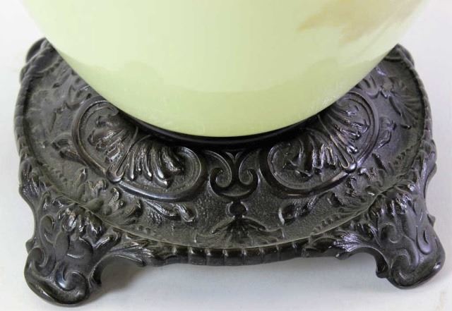 Museum quality Gone with the Wind kerosene lamp