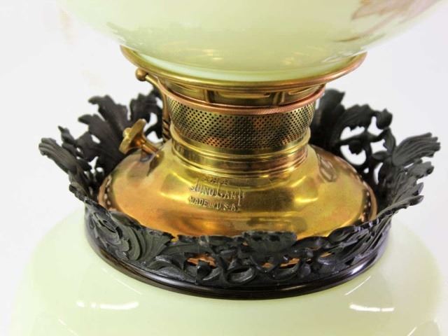 Museum quality Gone with the Wind kerosene lamp