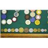 Image 2 : Collection of vintage poker chips and tokens