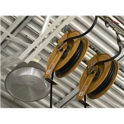 CEILING MOUNT RETRACTABLE OIL HOSE
