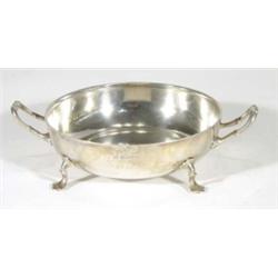 Mappin & Webb twin handled silver dish on four feet, Sheffield, 1904, 23cm in length
