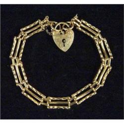 9ct gold gate bracelet with heart shaped closer