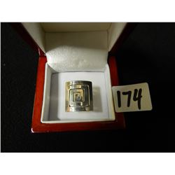 LADIES STERLING SILVER SQUARE/SIZE 6