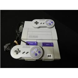 SUPER NINTERNDO CONSOLE WITH 2 CONTROLLERS