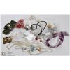 Image 1 : 33) LOT OF 20 ASSORTED HIGH FASHION JEWELRY