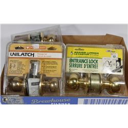 LOT OF 4 NEW BRASS DOOR HANDLES, INCL 2 KEYED