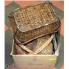 Image 1 : BOX WITH 3 DECORATIVE LARGE BASKETS AND MORE