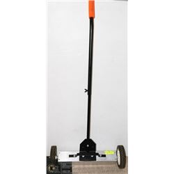 ROLLING MAGNETIC FLOOR SWEEPER