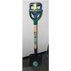 2 SHOVELS INCL RONA AND YARDWORKS
