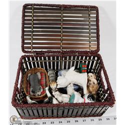 BOX WITH COLLECTABLE MINIATURE DOGS