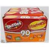 Image 1 : 5 BOXES OF 90 SNACK SIZE SKITTLES & STARBURSTS