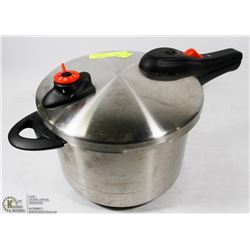 PRESSURE COOKER