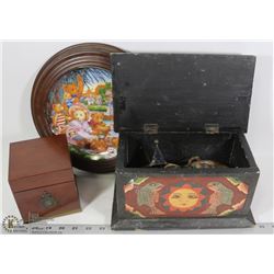 A BOX WITH 2 WOODEN BOXES WITH CONTENTS