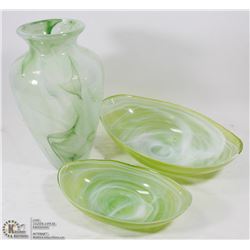 3PC SET OF GREEN/WHITE SHOWHOME DECOR INCL LARGE