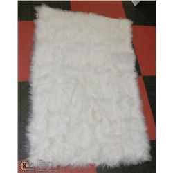 LARGE FURRY BATHMAT