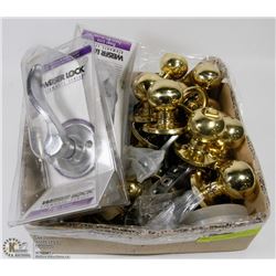 FLAT OF ASSORTED DOOR KNOBS & HARDWARE.
