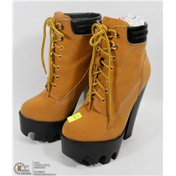 HIGH HEEL BOOTS SIZE 5.5