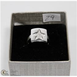 STAR SHAPED RING WITH STONES