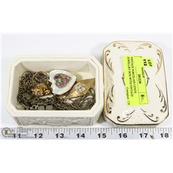 VINTAGE PORCELAIN LENOX JEWELLERY BOX WITH VINTAGE
