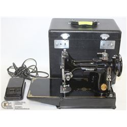 KP3 VINTAGE 1941 SINGER  FEATHERLITE SEWING