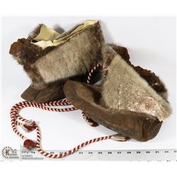 PAIR OF VINTAGE INUIT MUKLUKS.