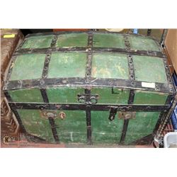 ANTIQUE TRUNK 34"X20"X24"