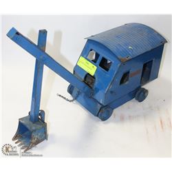 1950S STRUCTO STEAM SHOVEL TOY.