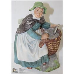 1973 HN 2494 ROYAL DOULTON "OLD MEG"