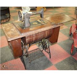 ORIGINAL SINGER 27 SPHINX SHUTTLE