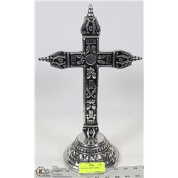 CAST METAL ORNATE CROSS.