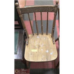 ANTIQUE WOODEN CHAIR