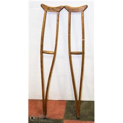 ANTIQUE WOODEN CHILDREN'S CRUTCHES.