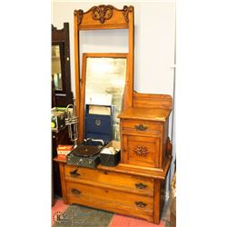 ANTIQUE GENTLEMANS VANITY 43X17X40