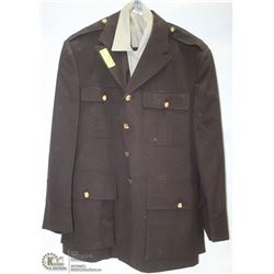 VINTAGE RCMP UNIFORM MEN LARGE.