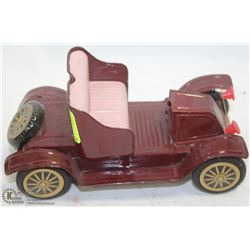 VINTAGE ANTIQUE STYLE TIN FRICTION CAR.