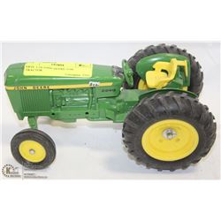 ERTL 1:16 JOHN DEERE 2240 TRACTOR.