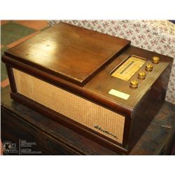 FLEETWOOD AUTOMATIC RADIO PHONOGRAPH MOD 100